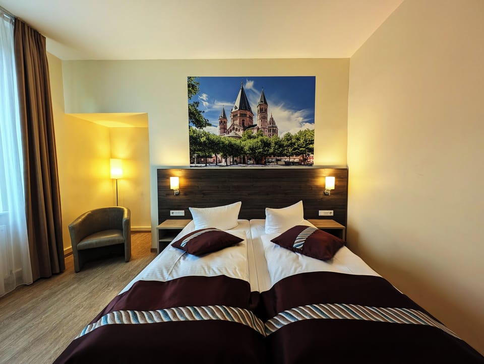 Comfort Double Room | Desk, laptop workspace, soundproofing, free WiFi
