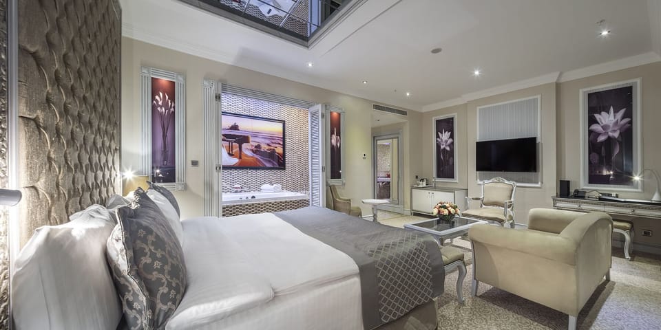 Luxury Room | Egyptian cotton sheets, premium bedding, in-room safe, soundproofing