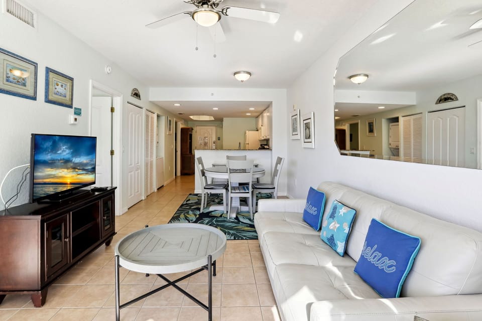 Living/Dining Area