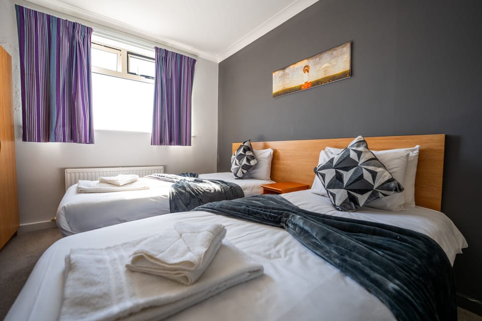 Superior Twin Room, Sea View | Individually decorated, individually furnished, desk, iron/ironing board