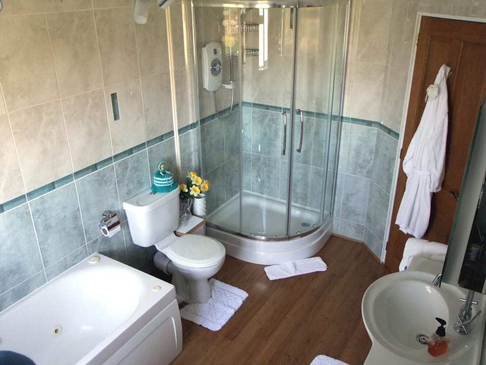 Twin Room, Private Bathroom | 1 bedroom