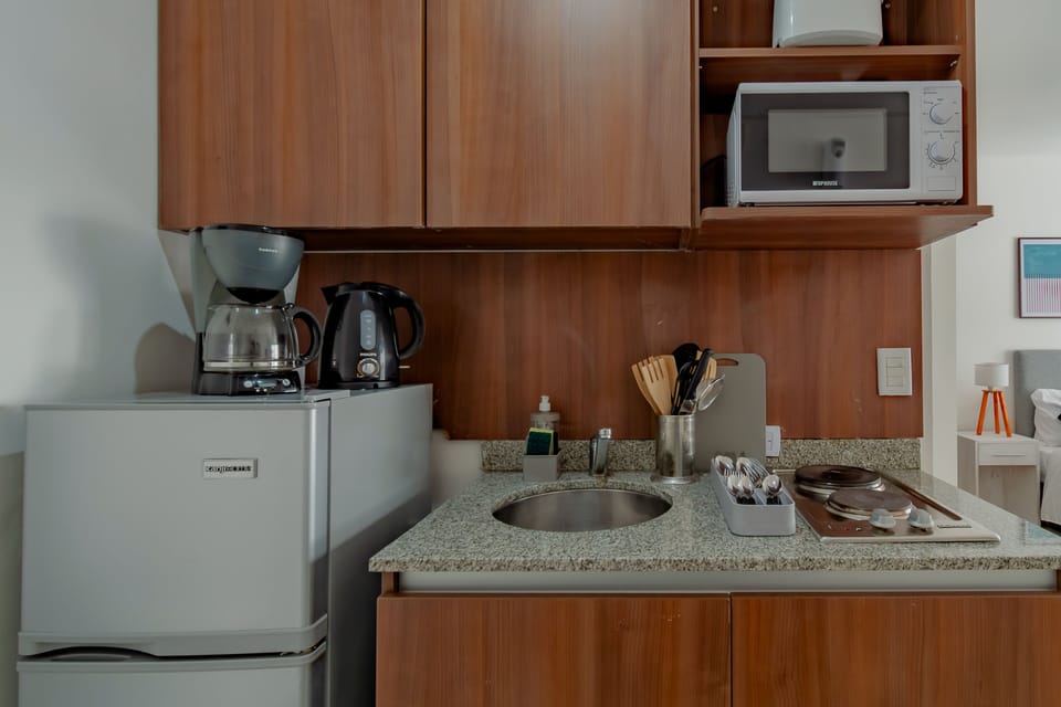 Apartment, 1 Bedroom, City View | Private kitchen | Coffee/tea maker, full-size fridge, microwave, stovetop