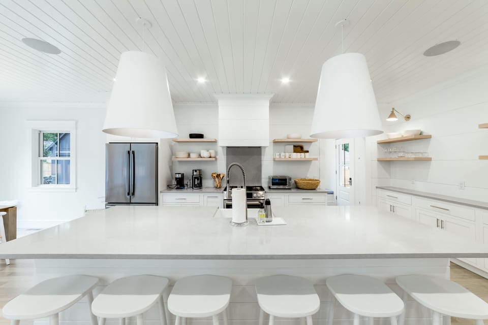 Large island is great for entertaining