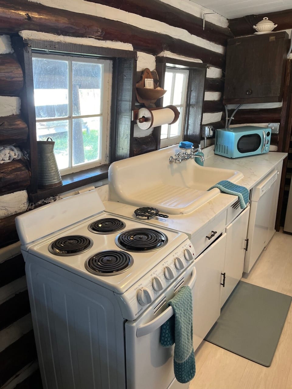 New kitchen counters installed Oct 2025