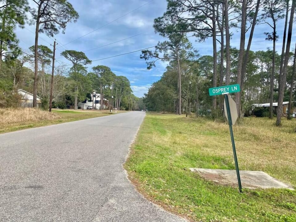It’s only .08 mile to the nearest public beach access and free parking at Pirates Restaurant public pool and beach area! 