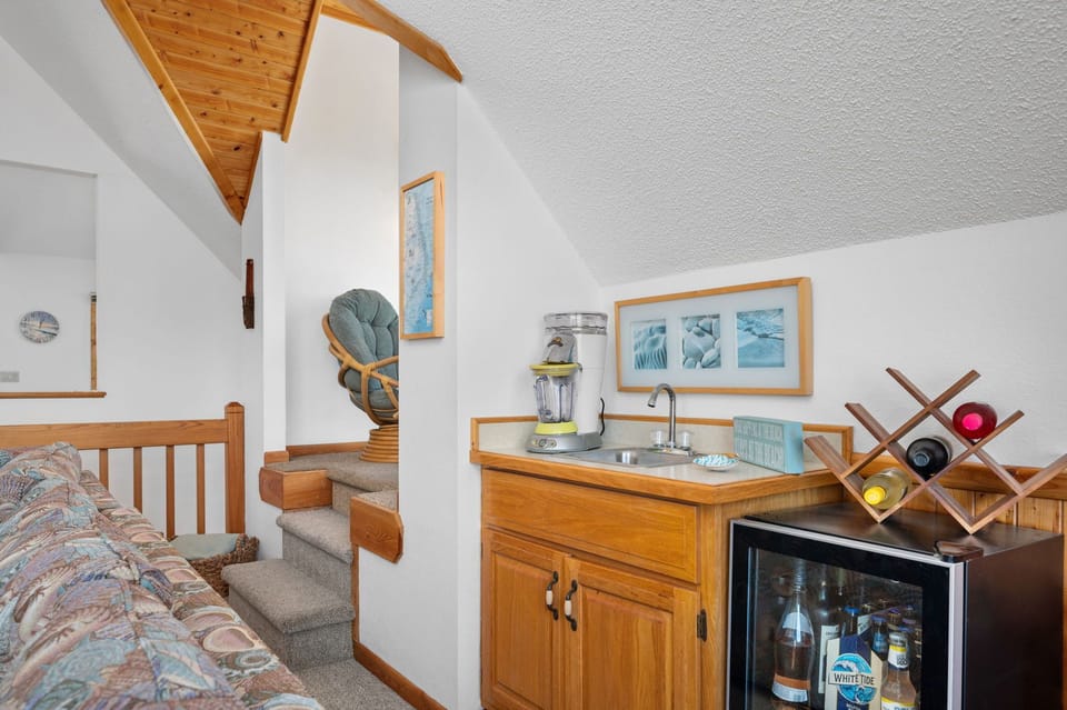Wet bar with beverage refrigerator 