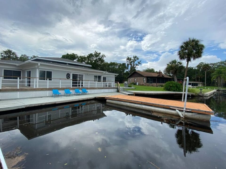 Huge 135 ft. of boat dock- can accomodate 2 boats