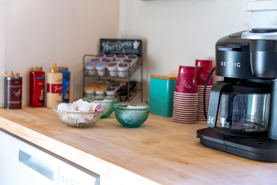 Start your mornings right with a dedicated coffee and tea bar, perfect for slow mornings before wine tastings and Hill Country adventures.