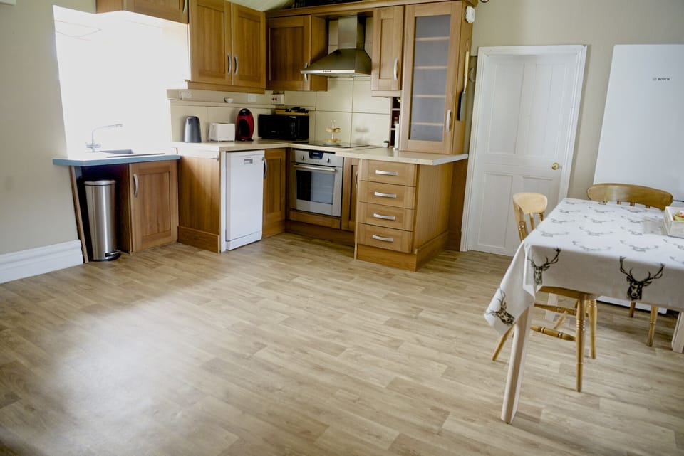 Kitchen / dining 
