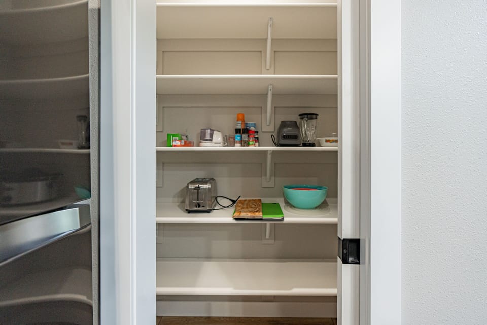 Kitchen pantry