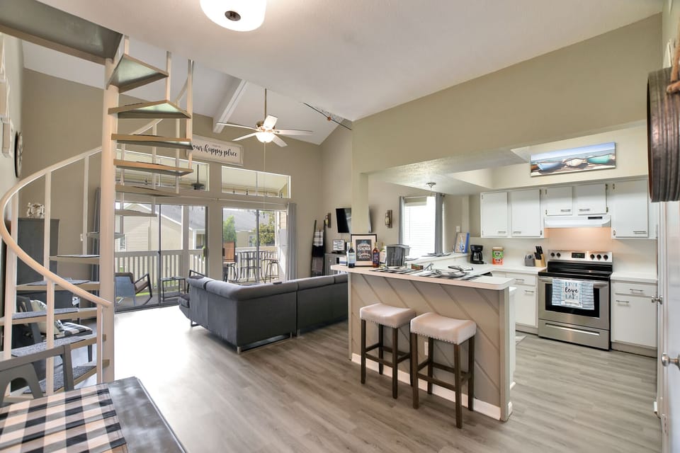 Living room and kitchen with plenty of seating for guests. 
