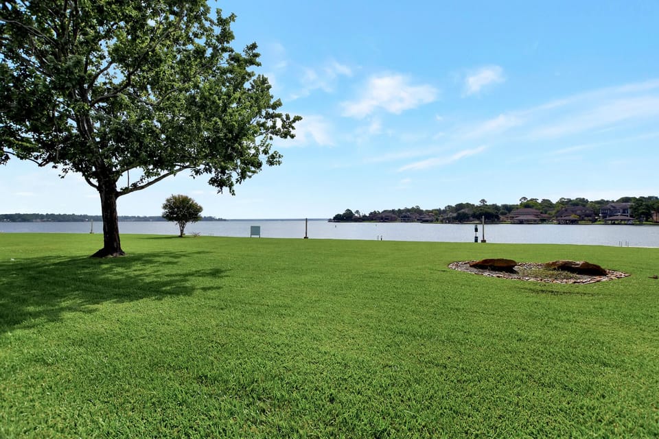 The lake is right out your door.  Tie up your boat or just play in the water!