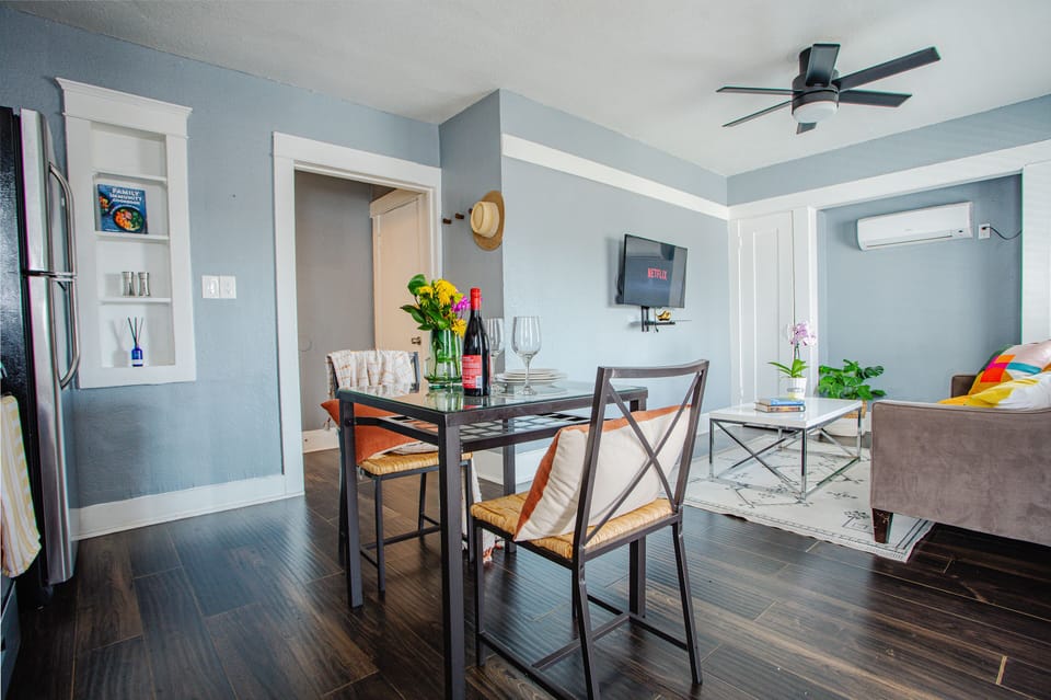 Charming breakfast nook