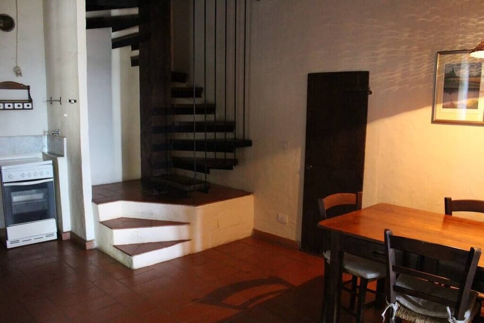 Cucina e sala da pranzo.