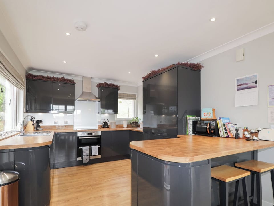 Cottage | Private kitchen | Fridge, dishwasher, electric kettle, toaster