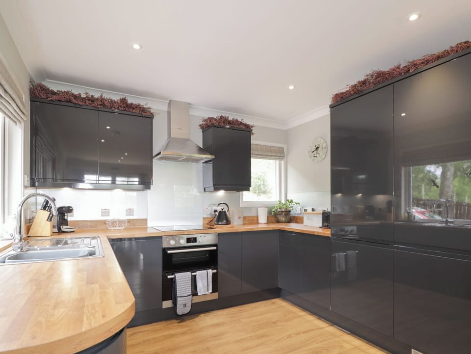 Cottage | Private kitchen | Fridge, dishwasher, electric kettle, toaster