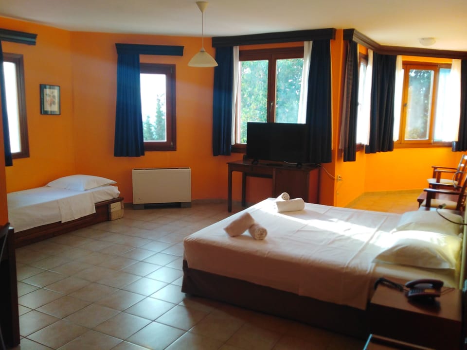 Economy Double Room | Soundproofing, free WiFi, bed sheets