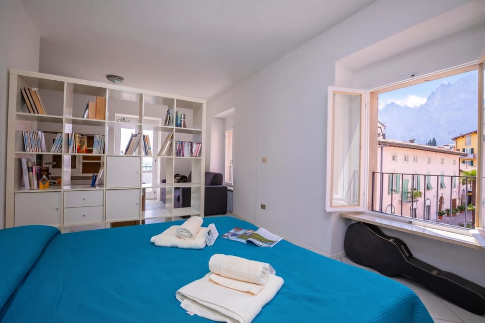 Dogana Best Lake View With Terrace Apartment in Nago–Torbole