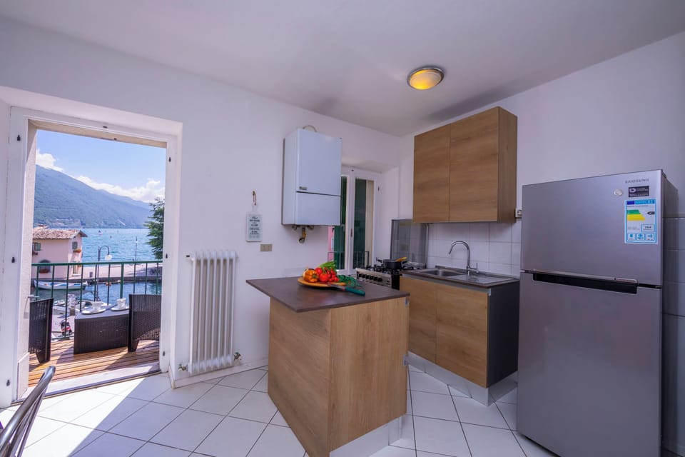 Family Apartment, Multiple Bedrooms, Lakeside (Dogana Best Lake View) | Private kitchen | Fridge, microwave, oven, stovetop