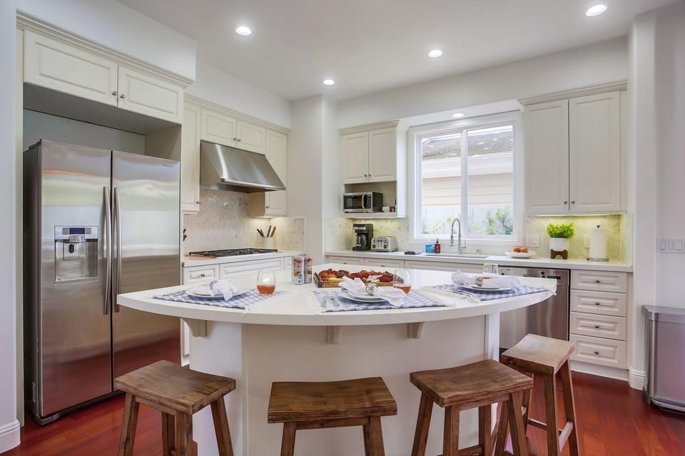 Kitchen island with seating for 4