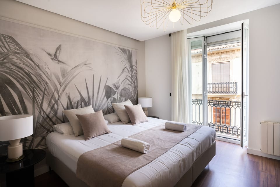 Standard Double or Twin Room | In-room safe, desk, soundproofing, iron/ironing board