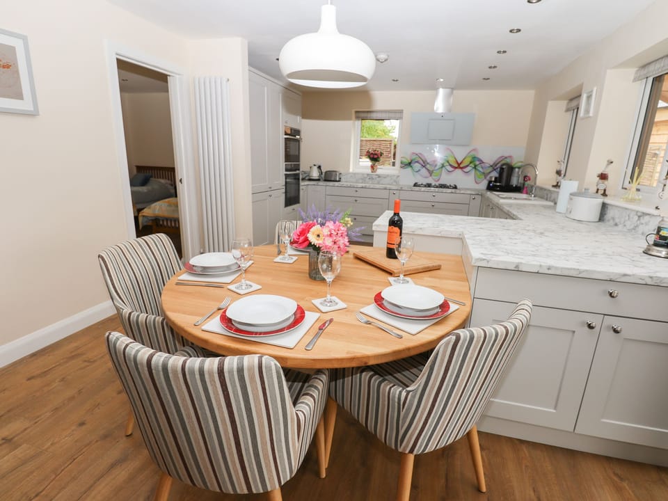 Cottage | Private kitchen | Fridge, microwave, dishwasher, electric kettle