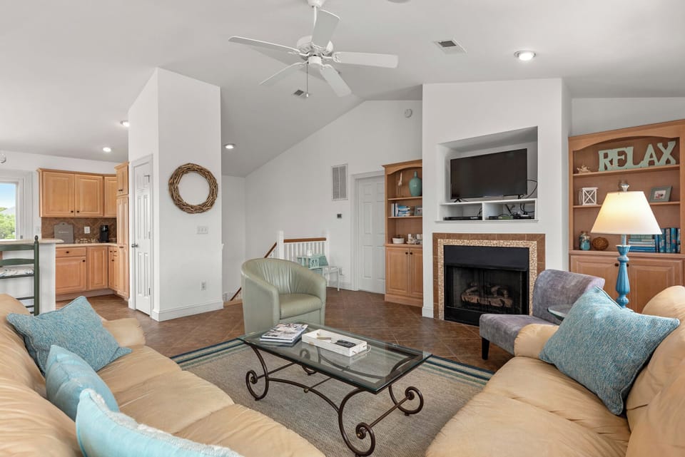 DU120: Rx To Relax | Top Level Living Area - Fireplace Not Available For Guest Use