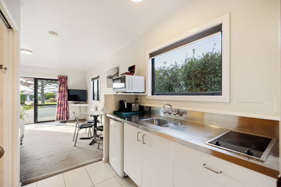 Standard 1 Bedroom Unit - Sleeps 6 | Private kitchen | Shared fridge, shared microwave, dining table