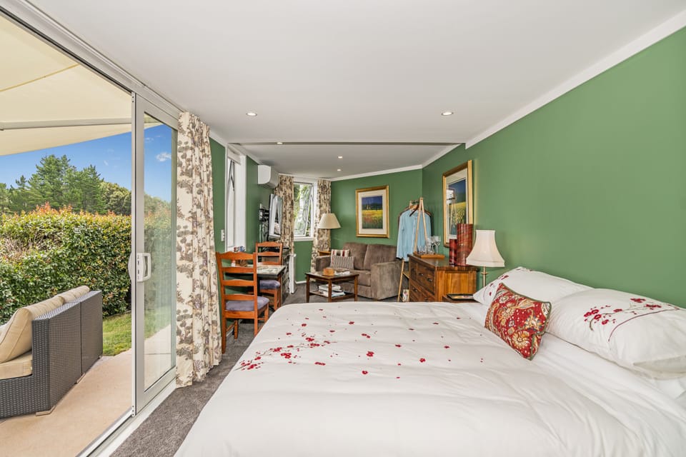 Kupe Suite | 1 bedroom, Egyptian cotton sheets, premium bedding, down comforters