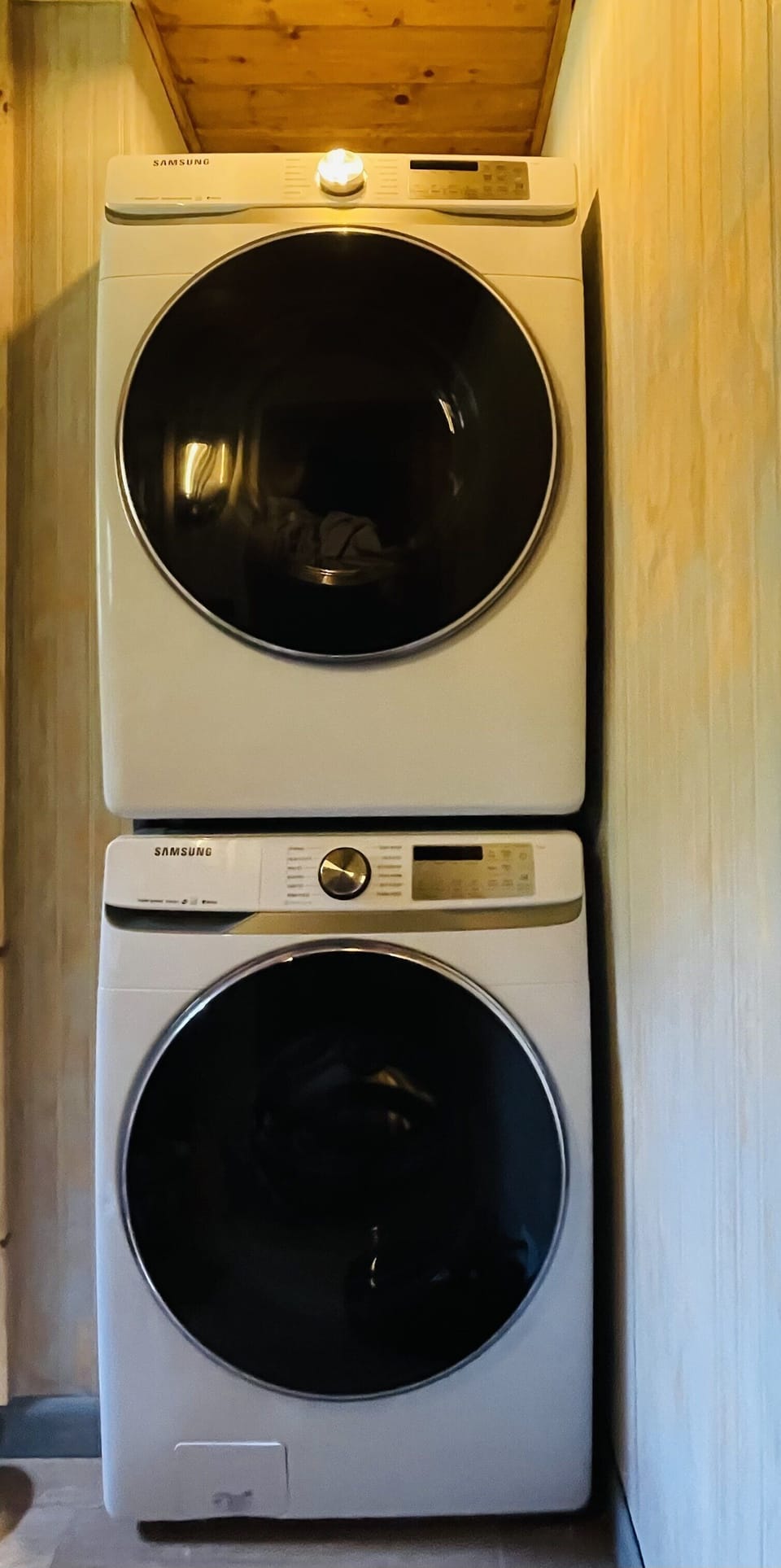 New Samsung stackable washing machine & dryer