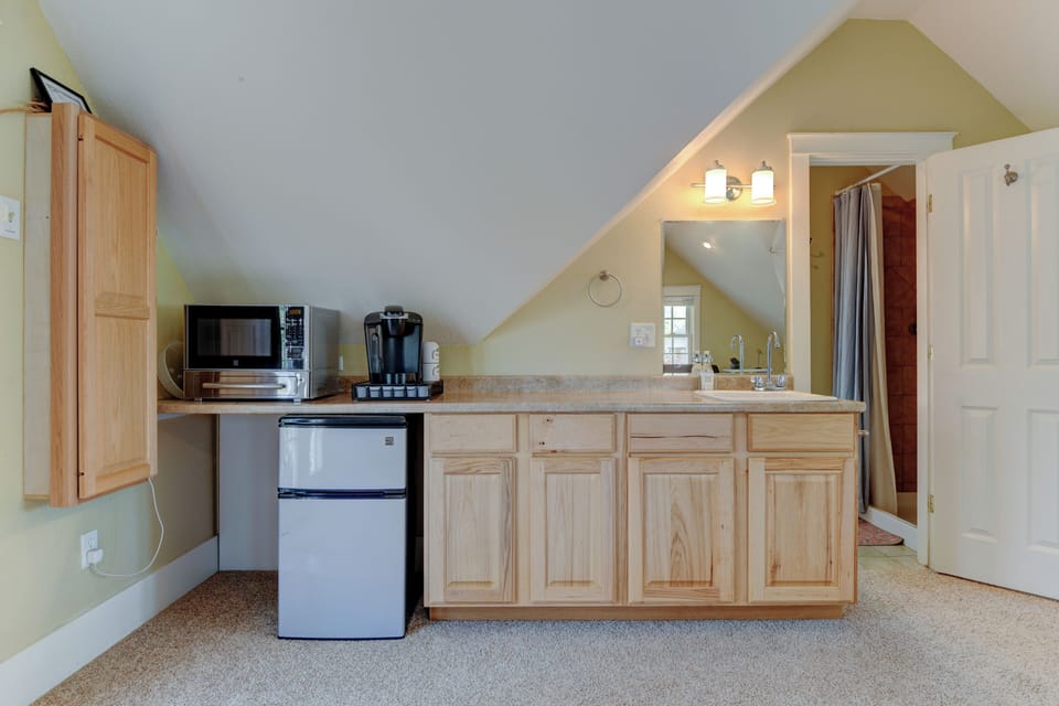 Kitchen Counter & Sink