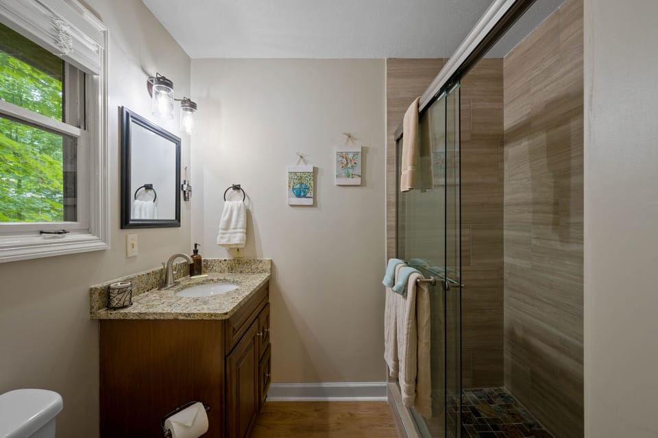 Master en suite bathroom with custom tile shower