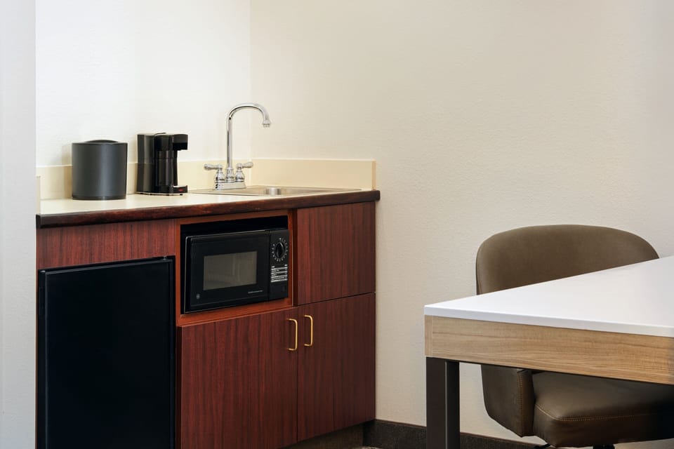 Desk, laptop workspace, iron/ironing board, free WiFi