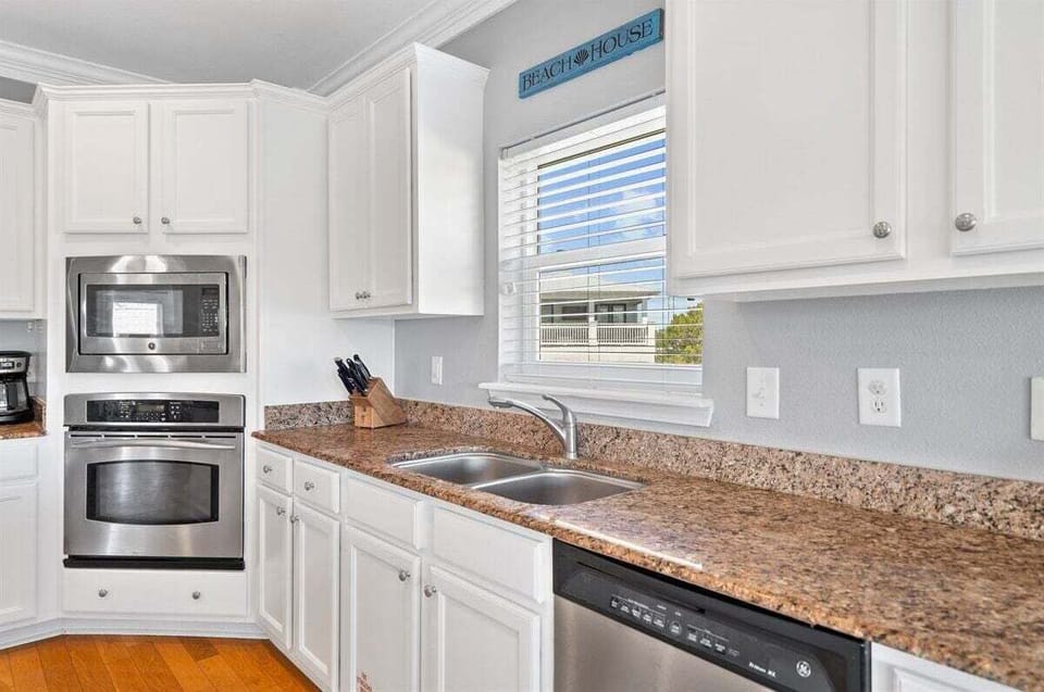 Spacious kitchen - perfect for entertaining