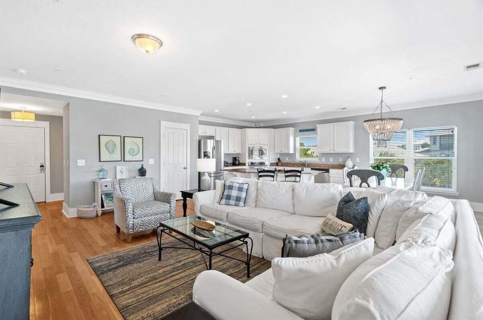 Bright, open-concept living space
A comfortable gathering area perfect for relaxing after a day at the beach.