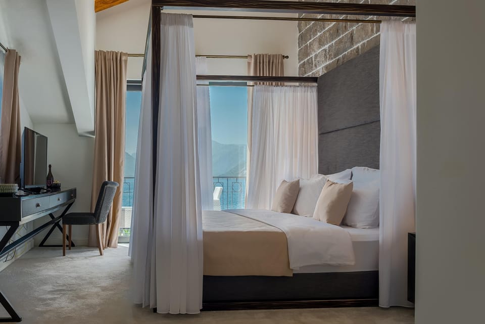 Deluxe Double Room, 1 King Bed, Sea View | Memory foam beds, free minibar items, individually decorated