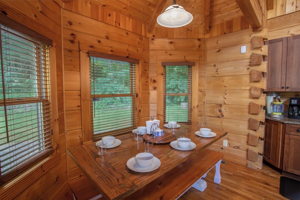 Dining Table Comfortably Seats 6