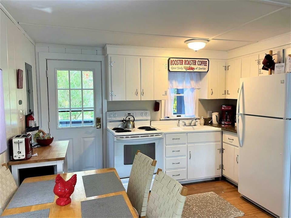 kitchen has everything you need