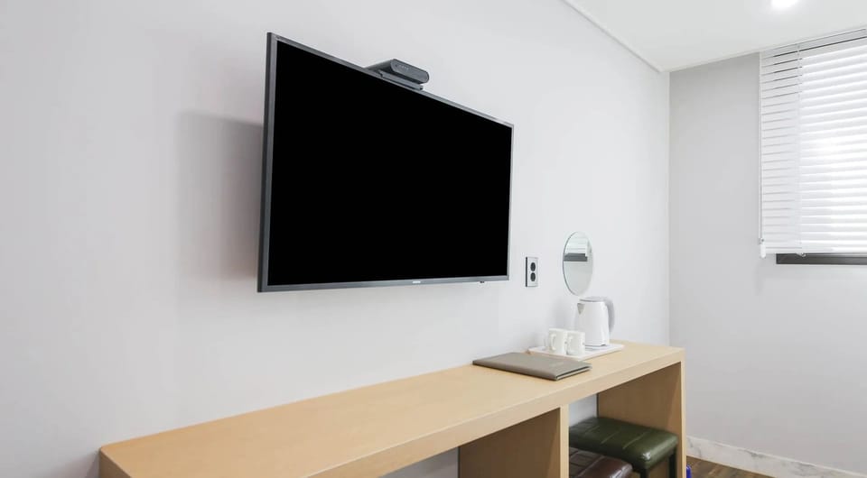 Triple Room | Down comforters, laptop workspace, free WiFi, bed sheets