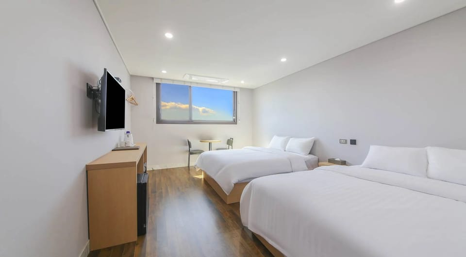 Double Twin Room | Interior detail