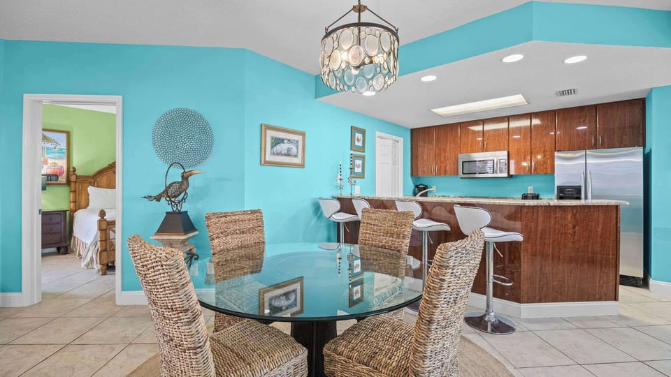 Breakfast bar seats 4 and dining table seats 4
