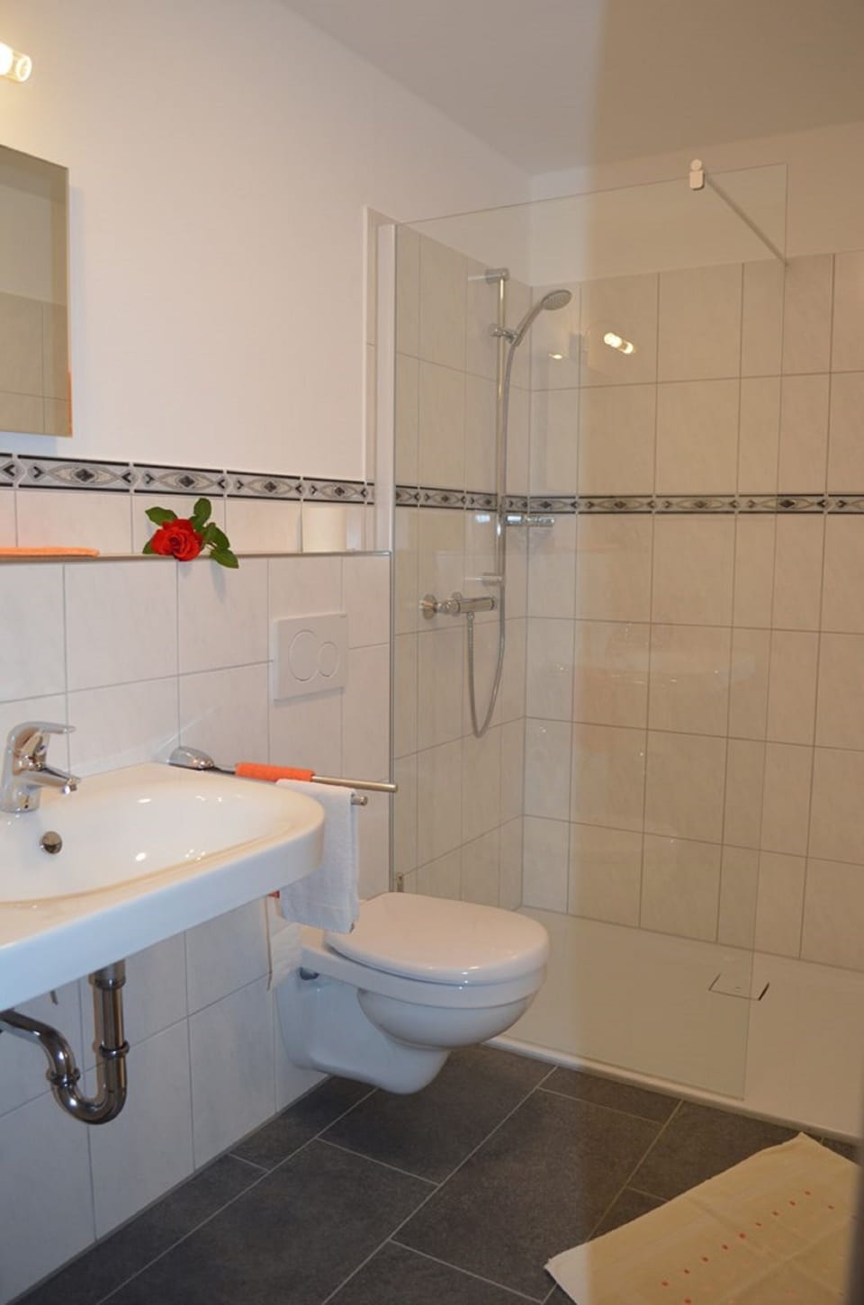 Comfort Double Room | Bathroom | Shower, towels