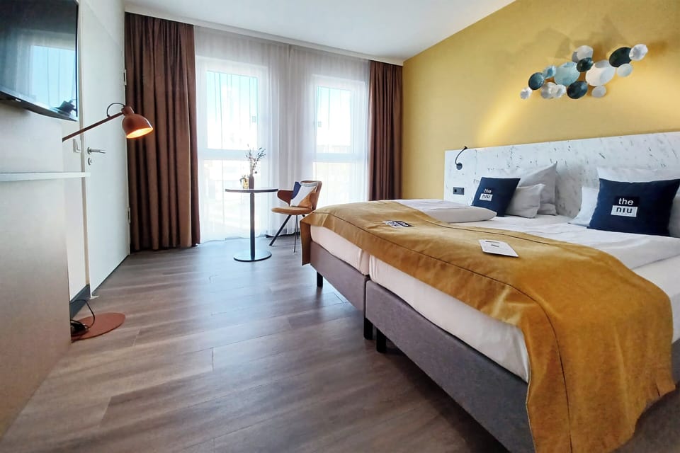 Standard Room, 2 Twin Beds | Hypo-allergenic bedding, in-room safe, soundproofing