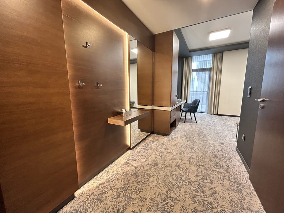 Standard Room, Accessible | Hypo-allergenic bedding, memory foam beds, minibar, in-room safe
