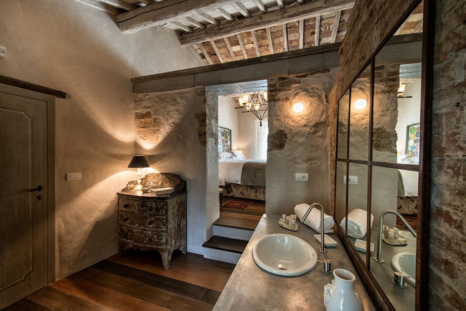 Deluxe Double Room, Valley View | Bathroom | Shower, rainfall showerhead, hair dryer, bathrobes