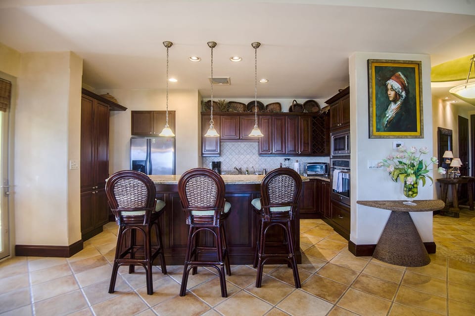 Fully equipped gourmet kitchen