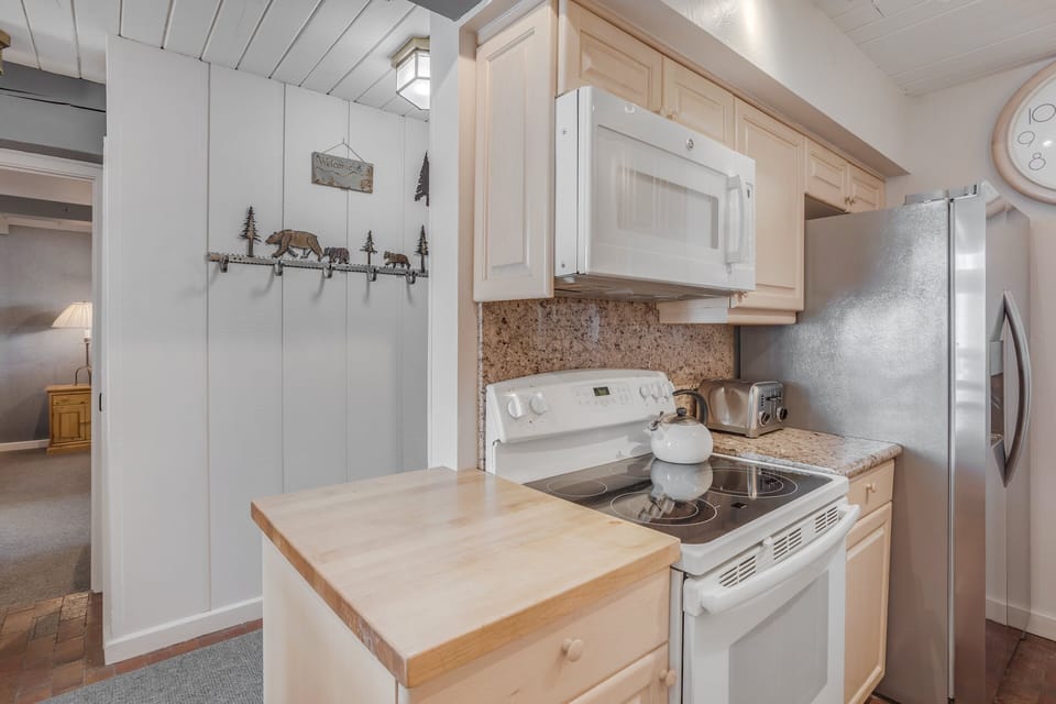 Full kitchen