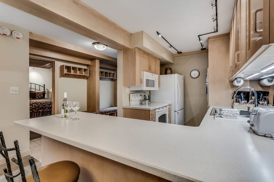 Full kitchen