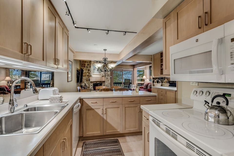 Full kitchen