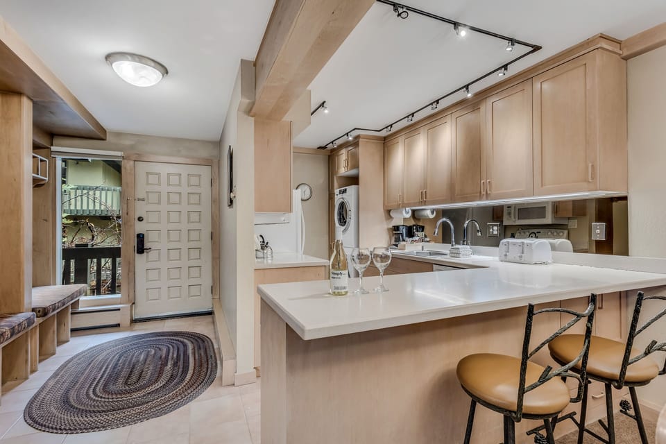 Full kitchen